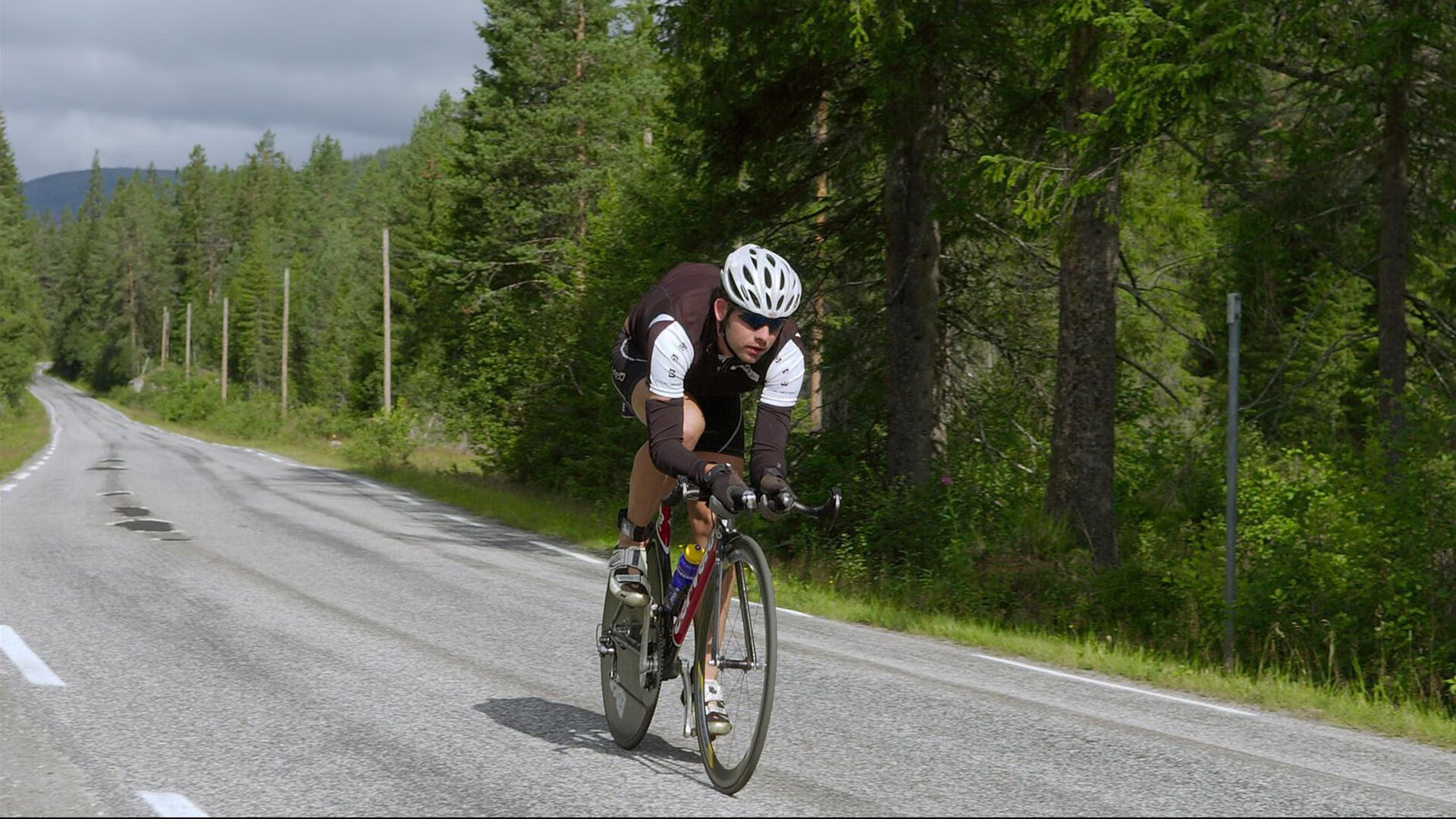 世界沙漠徒步大会敦煌站 沙丘连绵成参赛者“柔软地狱”